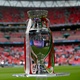 Troféu da Eurocopa é exibido aos torcedores no Wembley antes de Inglaterra x Itália - Paul Ellis - Pool/Getty Images
