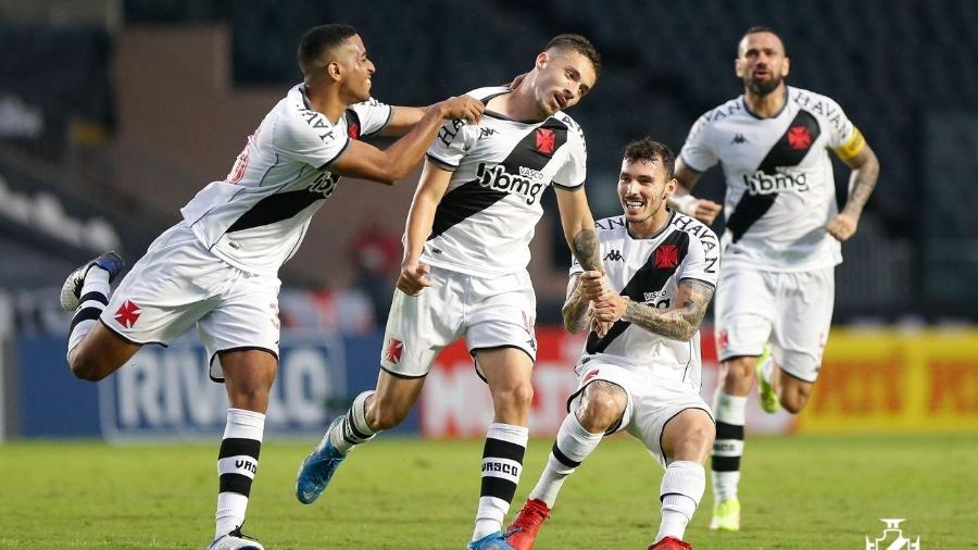 Caio Lopes comemora segundo gol do Vasco na vitória sobre a Ponte Preta, pela Série B do Brasileiro - Rafael Ribeiro/Vasco