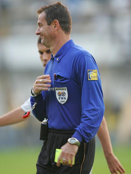 Árbitro Edílson Pereira de Carvalho, envolvido na Máfia do Apito, durante jogo entre Corinthians e Santos em 2005 Árbitro Edílson Pereira de Carvalho, envolvido na Máfia do Apito, durante jogo entre Corinthians e Santos em 2005