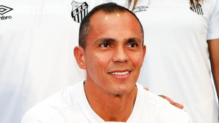 Giovanni, ex-meia que tem passagem marcante pelo Santos, vai atuar como auxiliar da equipe no jogo contra o Atlético-GO - Reprodução/Instagram