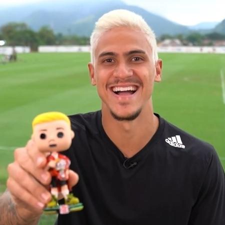 Pedro, atacante do Flamengo, ganhou um boneco funko da ex-jogadora Formiga - Reprodução/Globo