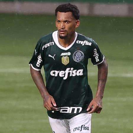 Jailson, do Palmeiras, em jogo-treino contra o Monte Azul