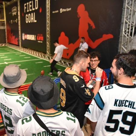 Desafio de field goal no NFL in Brasa. Desafio de field goal no NFL in Brasa.