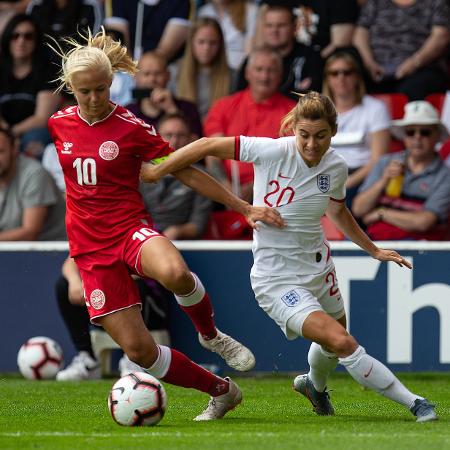 Inglaterra e Dinamarca durante amistoso pelo futebol feminino em 2019