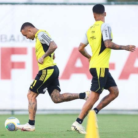 Everton Cebolinha durante treino do Flamengo no CT do Ninho do Urubu