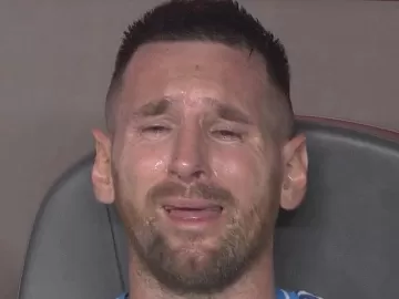 Messi cai no choro após sair lesionado em final da Copa América