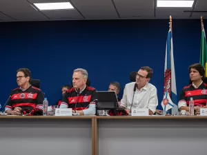 Estádio do Flamengo se transforma em palanque e escancara clima eleitoral