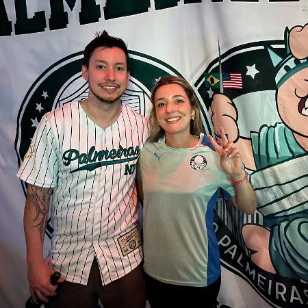 Adriano e Camila moram em Nova Iorque e reúnem torcedores palmeirenses na cidade Adriano e Camila moram em Nova Iorque e reúnem torcedores palmeirenses na cidade