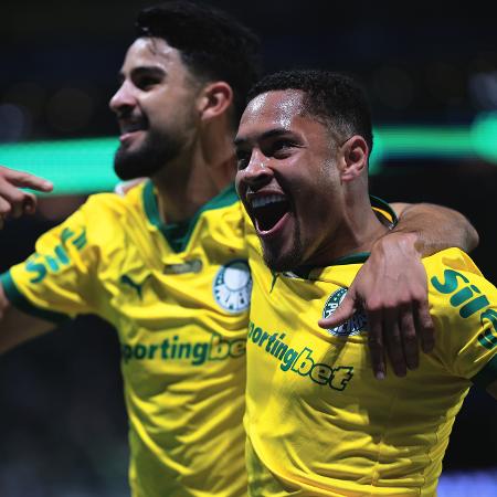 Flaco López e Vitor Roque comemoram gol marcado pelo Palmeiras contra o Sport no Brasileirão Flaco López e Vitor Roque comemoram gol marcado pelo Palmeiras contra o Sport no Brasileirão
