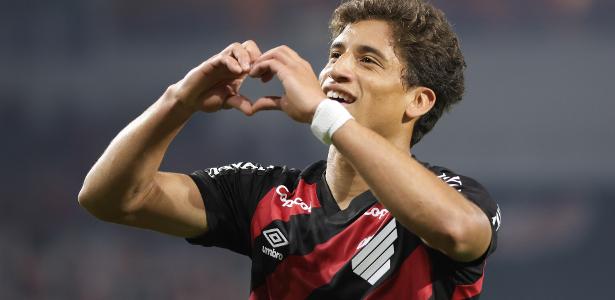 Joias marcam, Athletico domina Vitória e sai na frente na Copa do Brasil