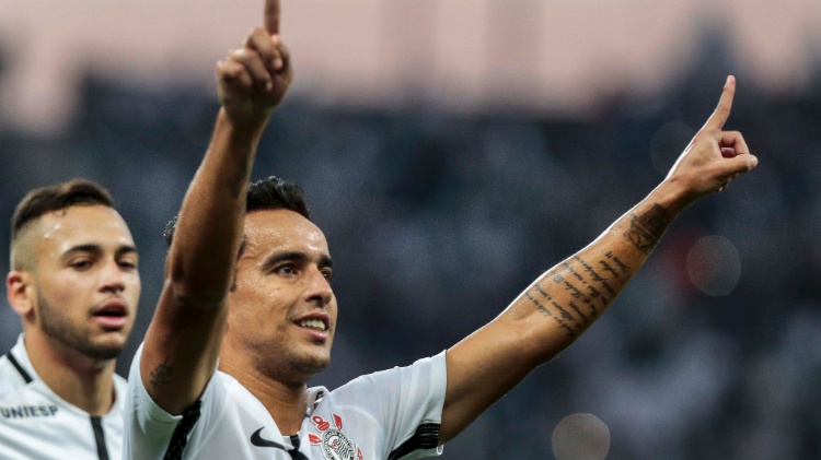 Jadson comemora terceiro gol do Corinthians contra o São Paulo - Ale Cabral/AGIF - Ale Cabral/AGIF