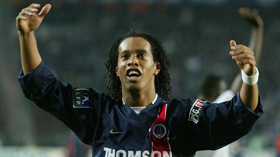 Ronaldinho Gaúcho comemora gol marcado pelo PSG sobre o Olympique de Marselha - Jacky Naegelen/Reuters