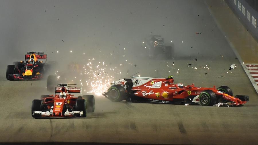 Verstappen, Vettel e Kimi Raikkonen batem logo na largada do GP de Cingapura  - AFP PHOTO / MANAN VATSYAYANA
