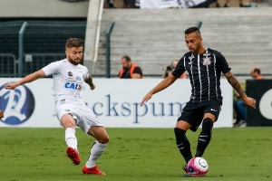 Maycon em ação pelo Corinthians; volante vislumbra ida ao exterior em breve - Rodrigo Gazzanel/Ag.Corinthians