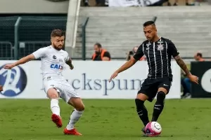 Maycon em ação pelo Corinthians; volante vislumbra ida ao exterior em breve - Rodrigo Gazzanel/Ag.Corinthians