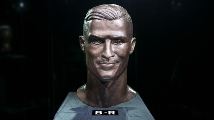 Ronaldo estatua cheap