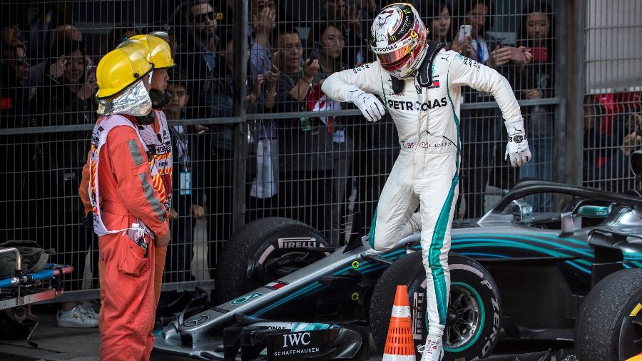 Lewis Hamilton, da Mercedes, classificou o GP da China como "desastroso" - AFP PHOTO / Johannes EISELE