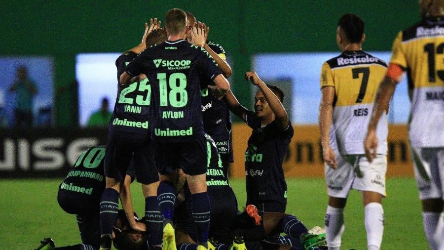 Jogadores da Chapecoense comemoram gol contra o Criciúma - Márcio Cunha/Chapecoense
