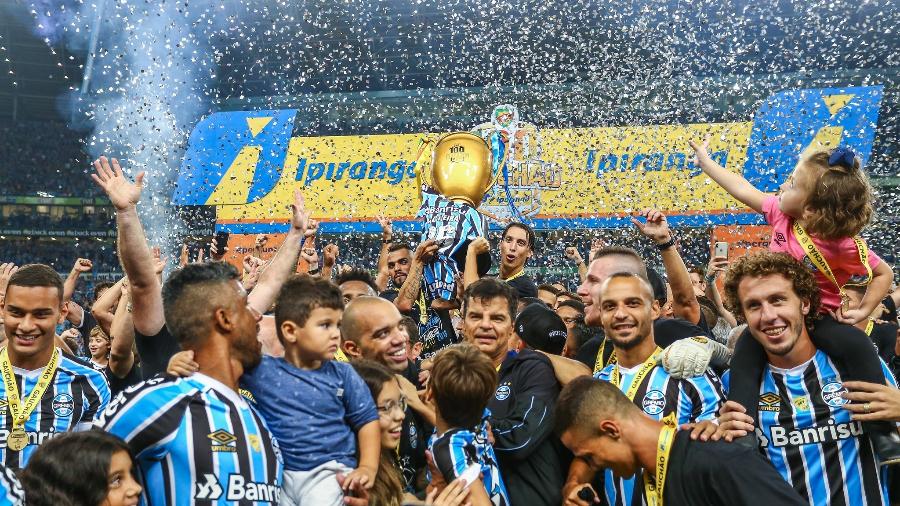 Diego Tardelli participa de festa de título do Grêmio no Campeonato Gaúcho - Lucas Uebel/Grêmio
