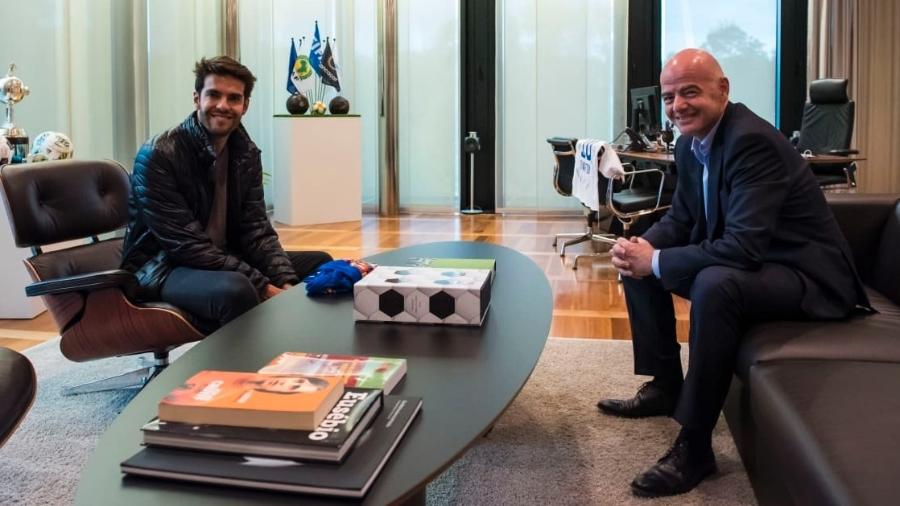 Kaká e Gianni Infantino, presidente da Fifa, durante encontro na sede da entidade, em Zurique, na Suíça - Divulgação/Fifa