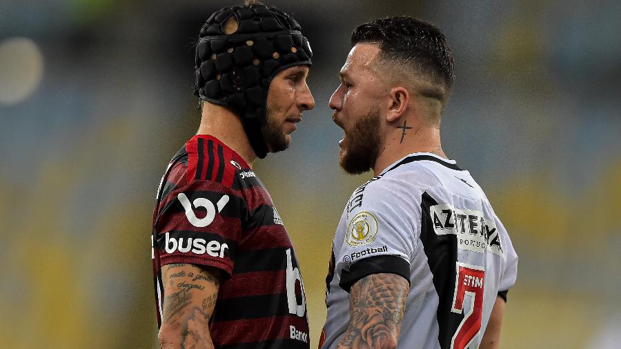 Flamengo e Vasco fizeram 4 a 4 épico em 2019: na foto, Rafinha e Rossi, jogadores que já deixaram as equipes - Thiago Ribeiro/AGIF