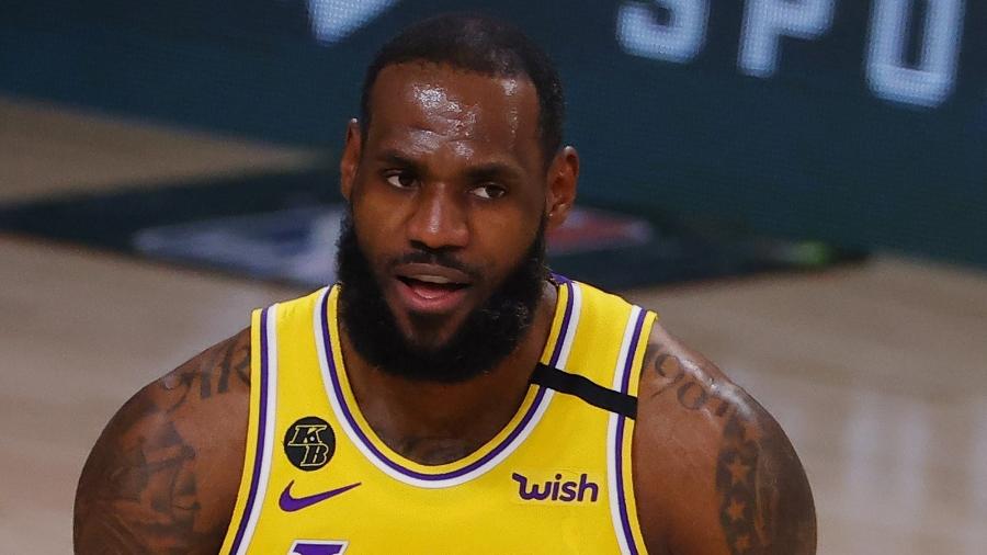 LeBron James, do Los Angeles Lakers, contra o Portland Trail Blazers no quinto jogo da série nos playoffs da NBA - Kevin C. Cox/Getty Images/AFP