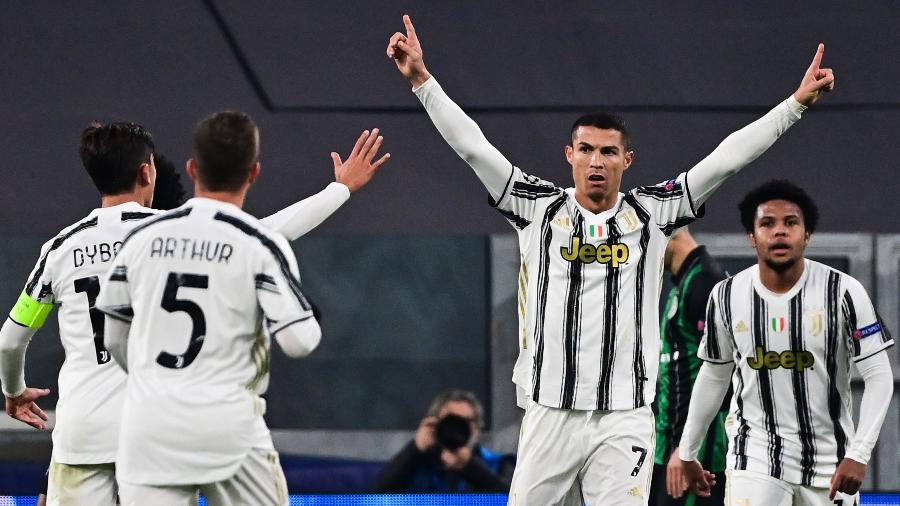 Cristiano Ronaldo celebra gol da Juventus contra o Ferencváros - Miguel Medina/AFP
