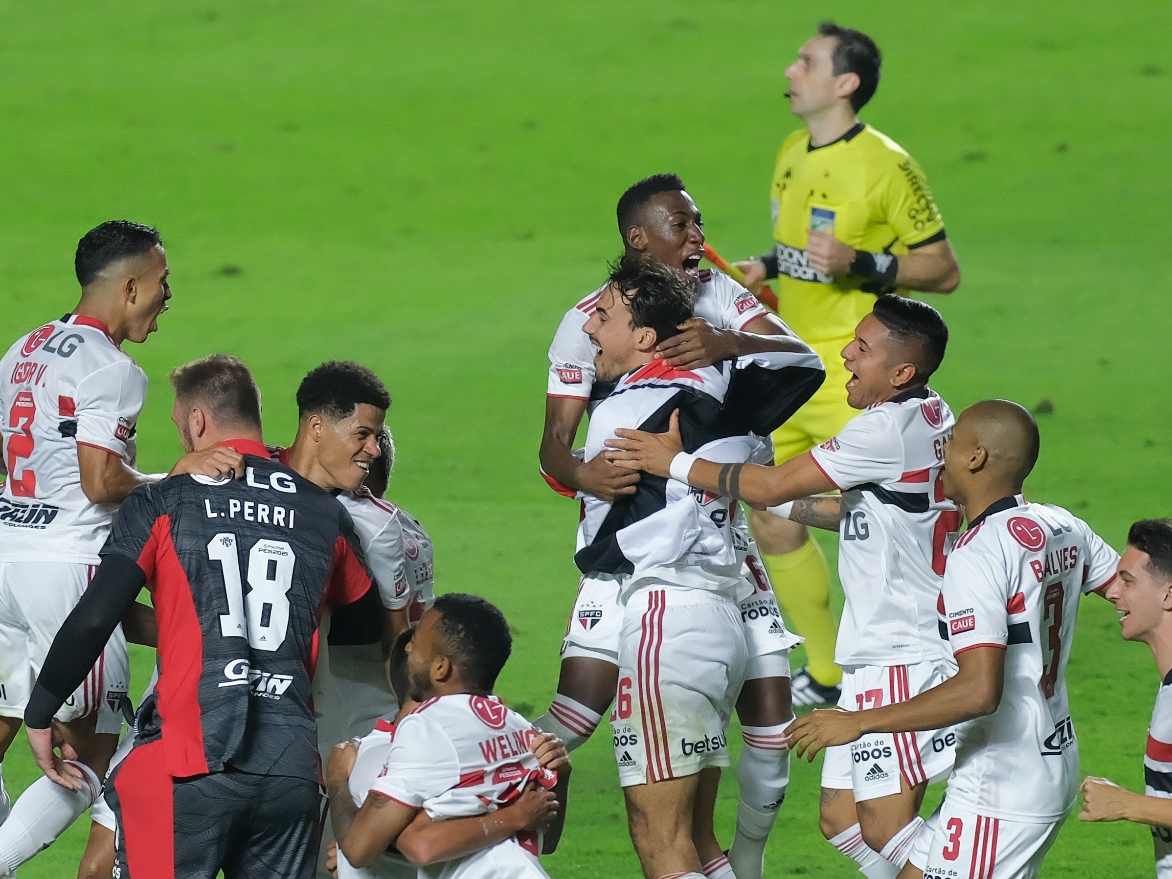 São Paulo 2 x 0 Palmeiras: veja os gols da final do Campeonato Paulista -  23/05/2021 - UOL Esporte