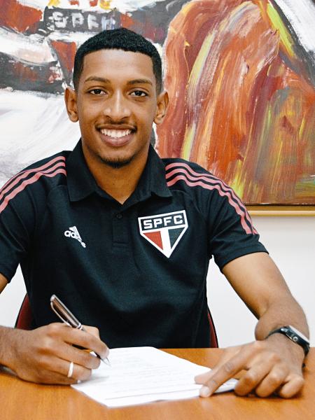 Meia Talles Costa renovou contrato com o São Paulo até 2024 - Fellipe Lucena / saopaulofc