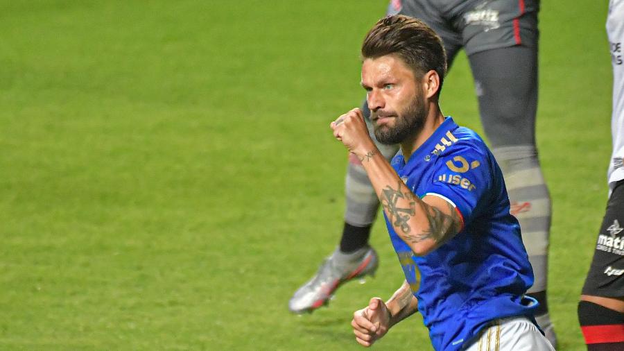 Rafael Sóbis admite "corpo mole" para ajudar o Inter em jogo contra o Cruzeiro - GLEDSTON TAVARES/FRAMEPHOTO/ESTADÃO CONTEÚDO