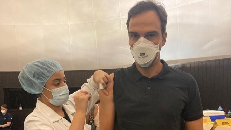 Apresentador da TV Globo publicou um texto com críticas ao tenista, que rejeitou vacina contra a covid-19 - Reprodução/Instagram