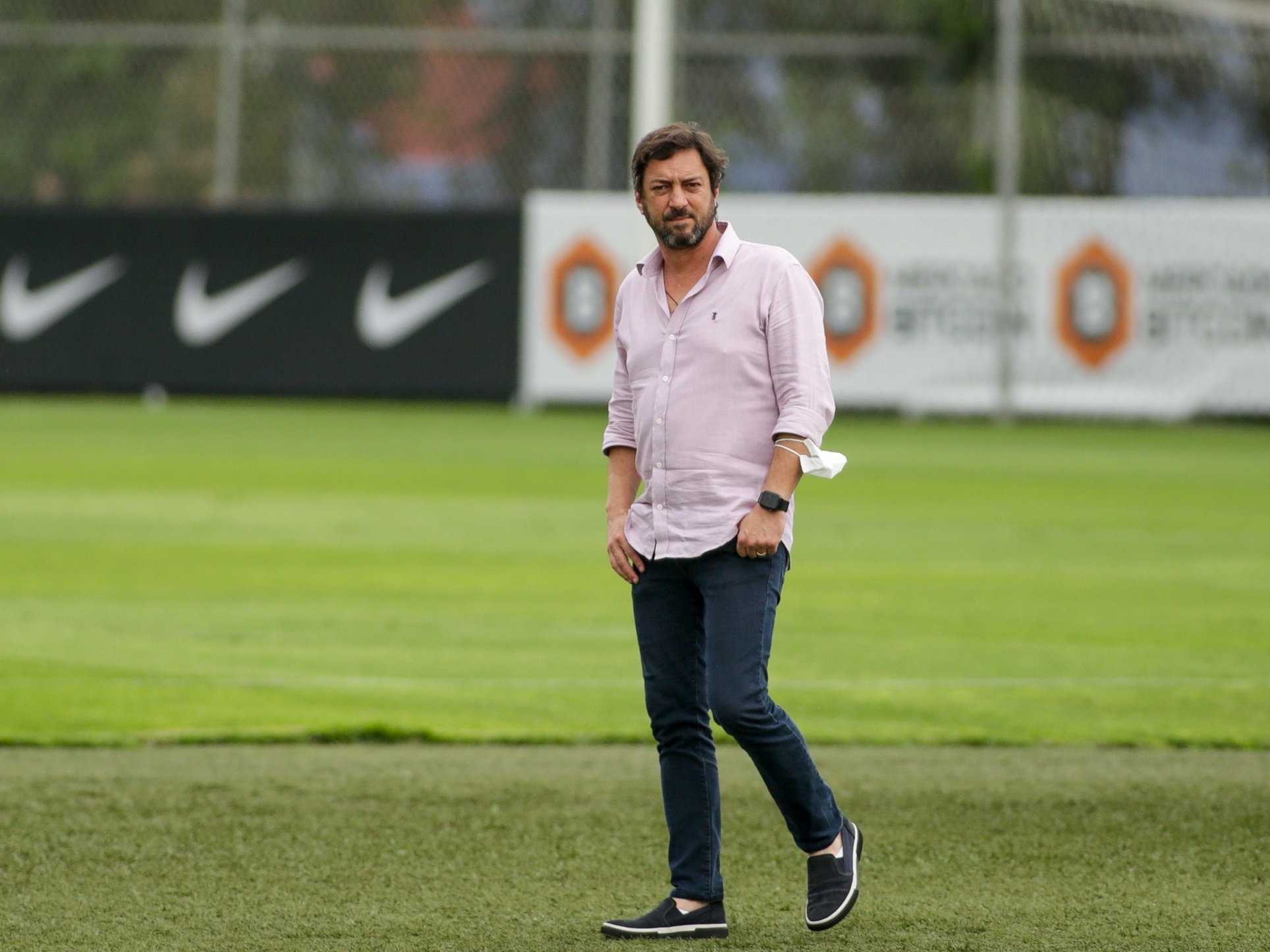 Novo treinador pode custar até 5 vezes mais do que Sylvinho no Corinthians 