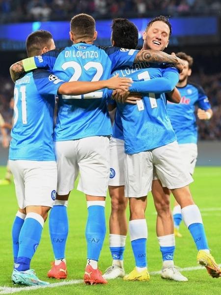 Jogadores do Napoli comemoram gol marcado na vitória sobre o Ajax, pela Liga dos Campeões - Francesco Pecoraro/Getty