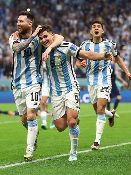 Messi, Álvarez e Molina comemoram gol da Argentina sobre a Croácia pela Copa do Mundo do Qatar - Carl Recine/Reuters