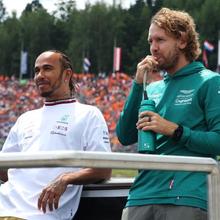 Lewis Hamilton e Sebastian Vettel durante o GP da Grã-Bretanha de 2022