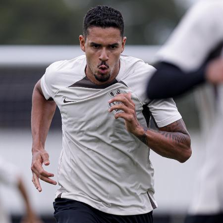 Lucas Veríssimo, durante treino do Corinthians