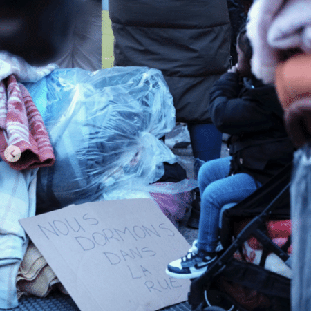 "Nós dormimos na rua": limpeza social tirou ao menos 12.500 pessoas de Paris