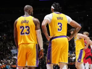 Show de Anthony Davis e Lebron recoloca Lakers no caminho das vitórias