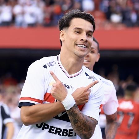 Contra o Santos, atacante inaugurou placar durante vitória por 2 a 1 do Tricolor Contra o Santos, atacante inaugurou placar durante vitória por 2 a 1 do Tricolor