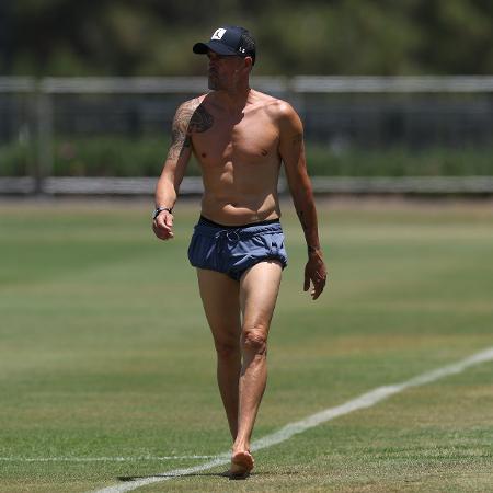 Luis Enrique sem camisa durante um treino do PSG no Mundial de Clubes Luis Enrique sem camisa durante um treino do PSG no Mundial de Clubes