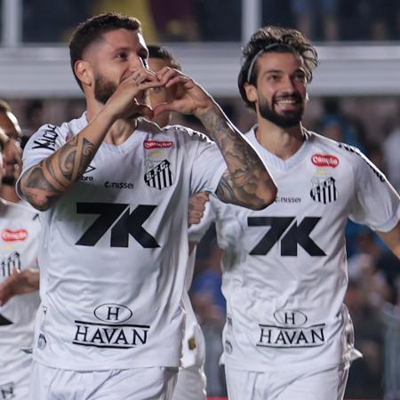 Zé Rafael comemora gol marcado pelo Santos contra o Corinthians no Brasileirão