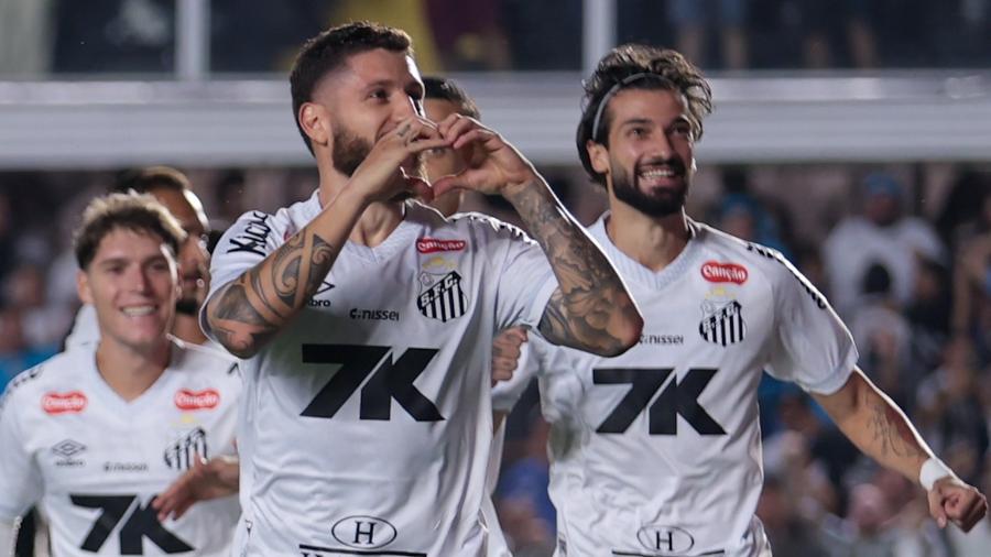 Zé Rafael comemora gol marcado pelo Santos contra o Corinthians no Brasileirão Zé Rafael comemora gol marcado pelo Santos contra o Corinthians no Brasileirão