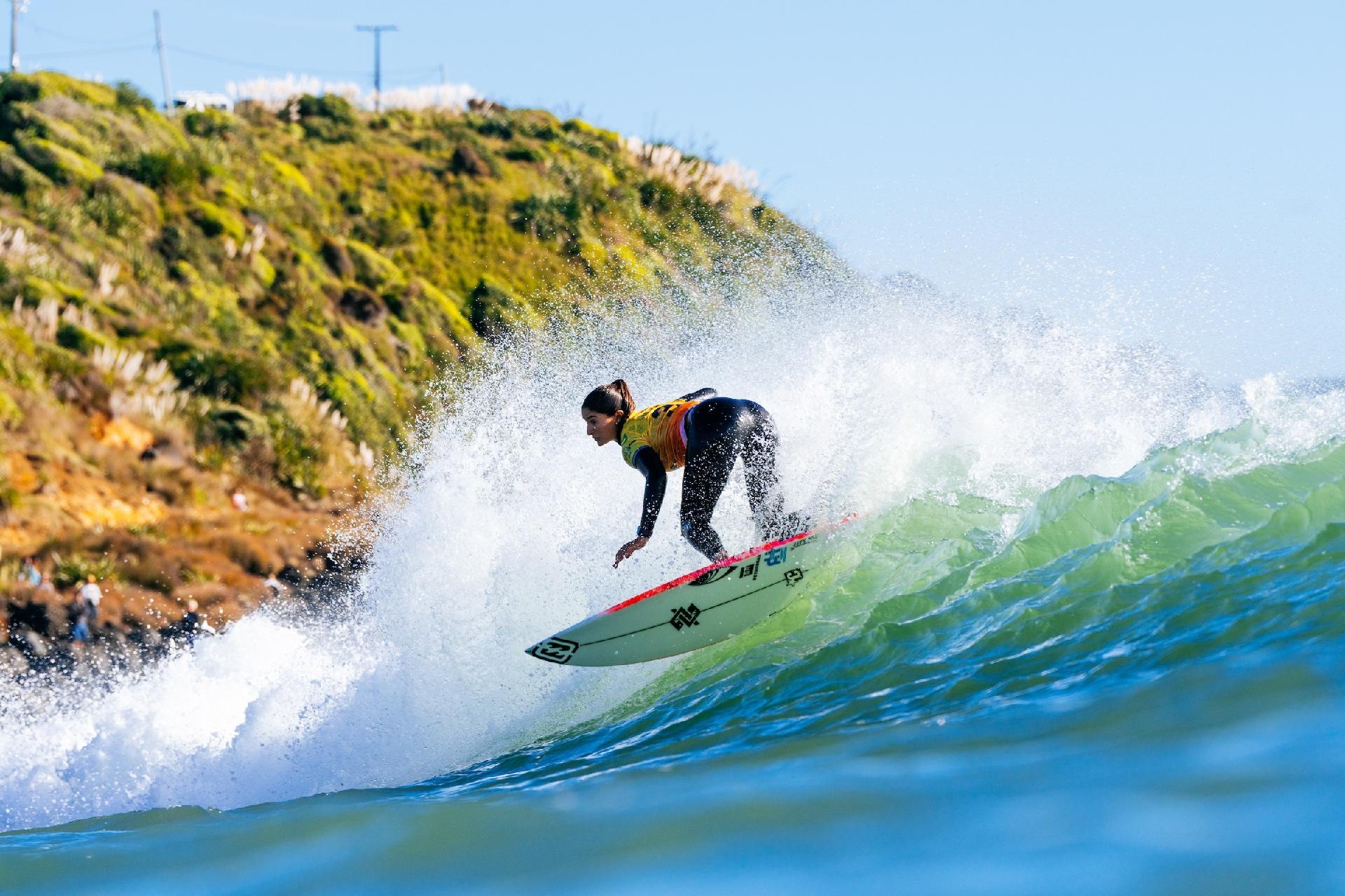 Luana Silva cai para Tyler Wright em Raglan - undefined