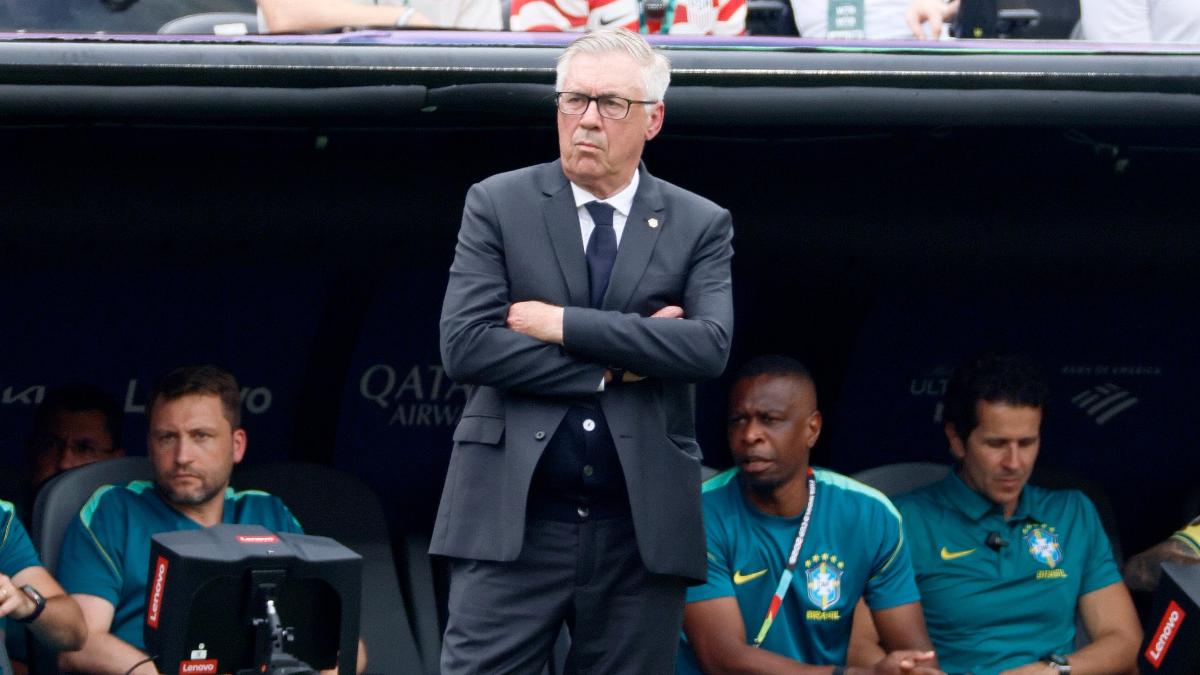 Maldini diz que procurou Ancelotti para comandar a seleção italiana