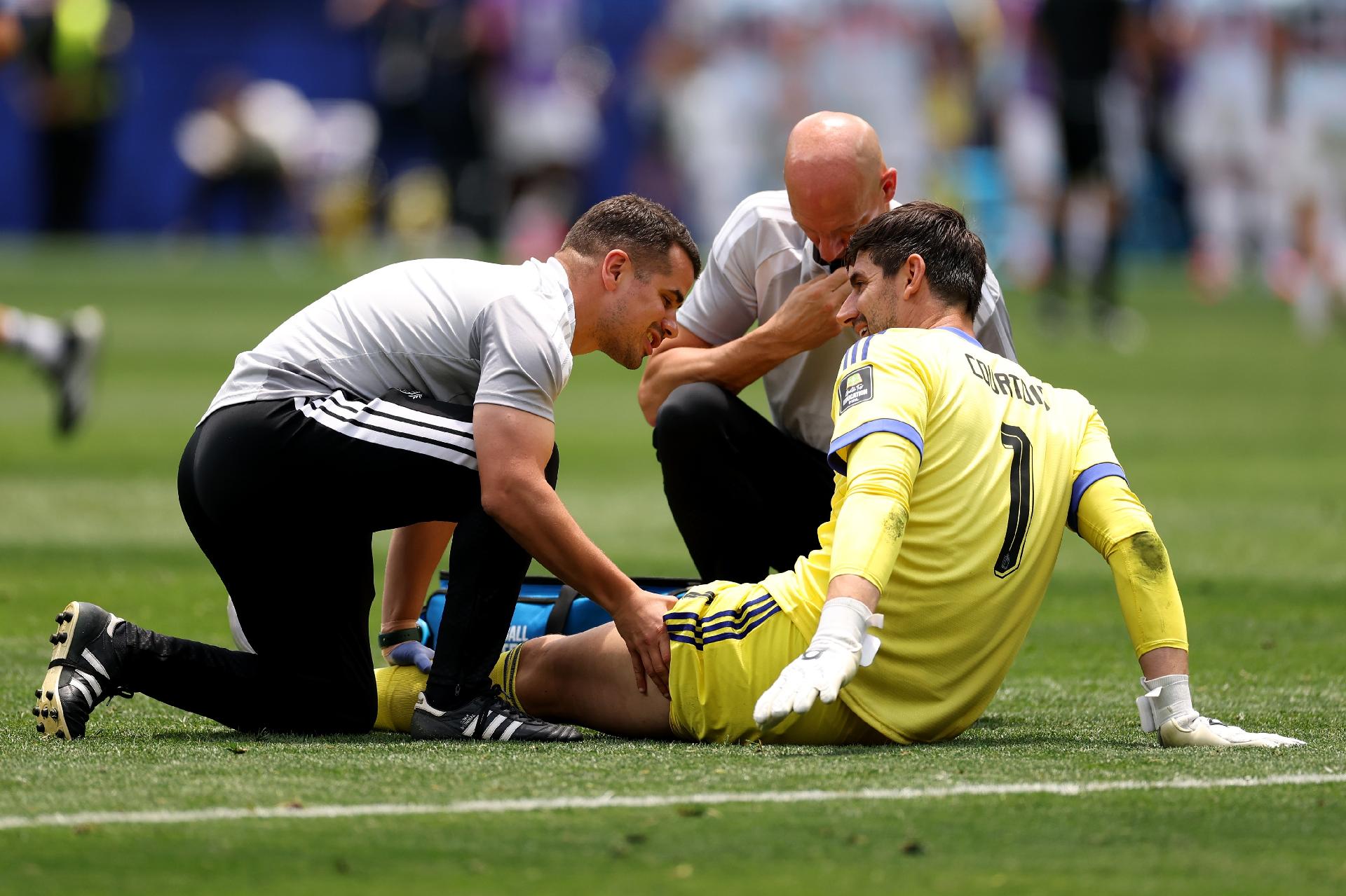 Courtois recebe atendimento médico durante Espanha x Bélgica, jogo da Copa do Mundo - undefined