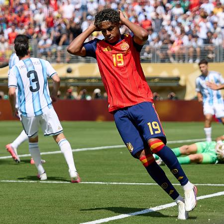 lamine-yamal-lamenta-chance-perdida-em-espanha-x-argentina-na-final-da-copa-do-mundo-1784490298975_v2_450x450 Espanha conquista bicampeonato da Copa em final épica contra Argentina; impacto para o Brasil
