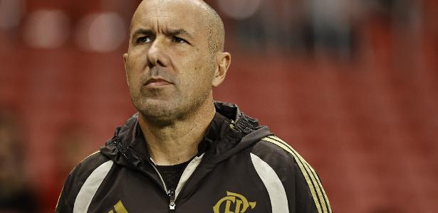 Mauro Cezar: Leonardo Jardim está perdido e abatido no comando do Flamengo