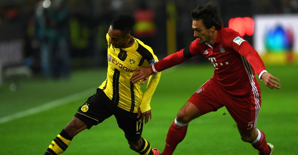 Hummels marca Aubameyang em partida entre Borussia Dortmund e Bayern de Munique
