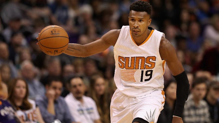 Leandrinho em ação pelo Phoenix Suns contra o Oklahoma City Thunder - Christian Petersen/Getty Images