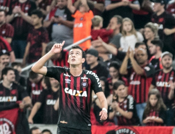 Pablo celebra contra o São Paulo: reencontro com a torcida - Cleber Yamaguchi/AGIF
